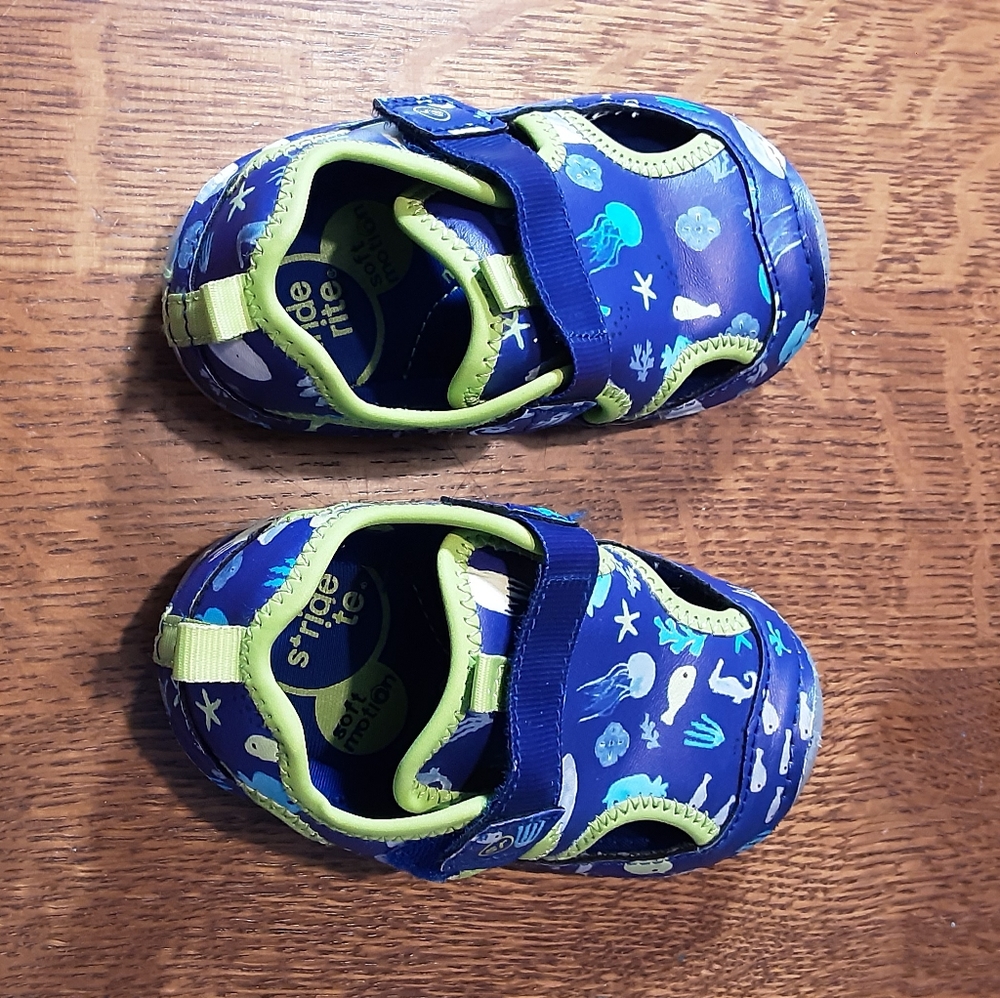 Toddler boys water shoes stride rite size 5